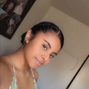 Meet your Posher, Lesly